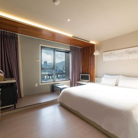 Hotel Bridge Пусан Екстериор снимка