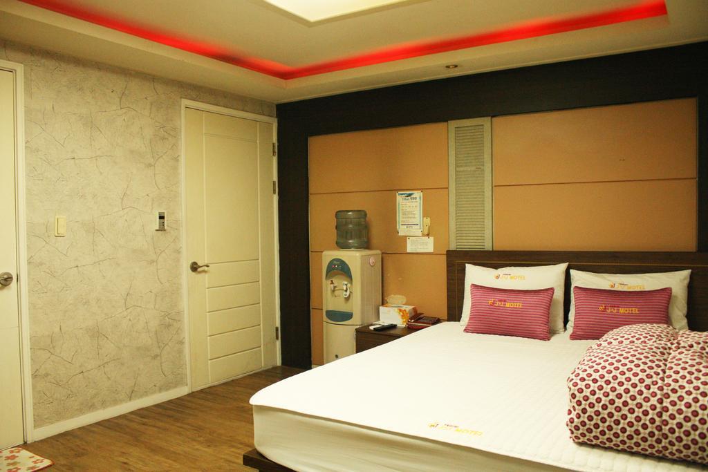 Hotel Bridge Пусан Екстериор снимка