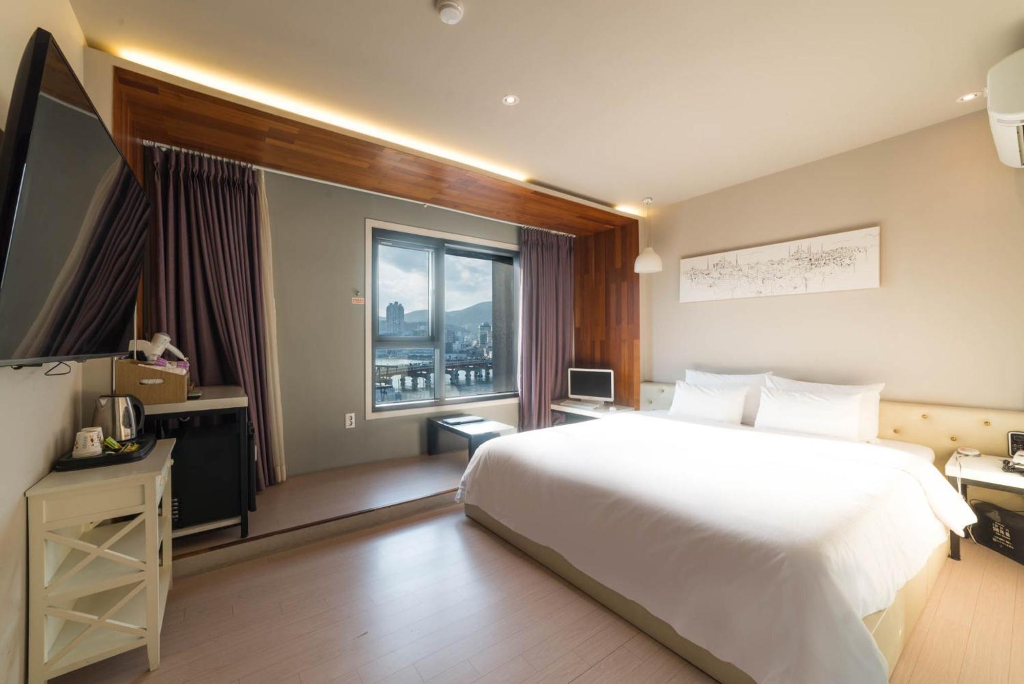 Hotel Bridge Пусан Екстериор снимка