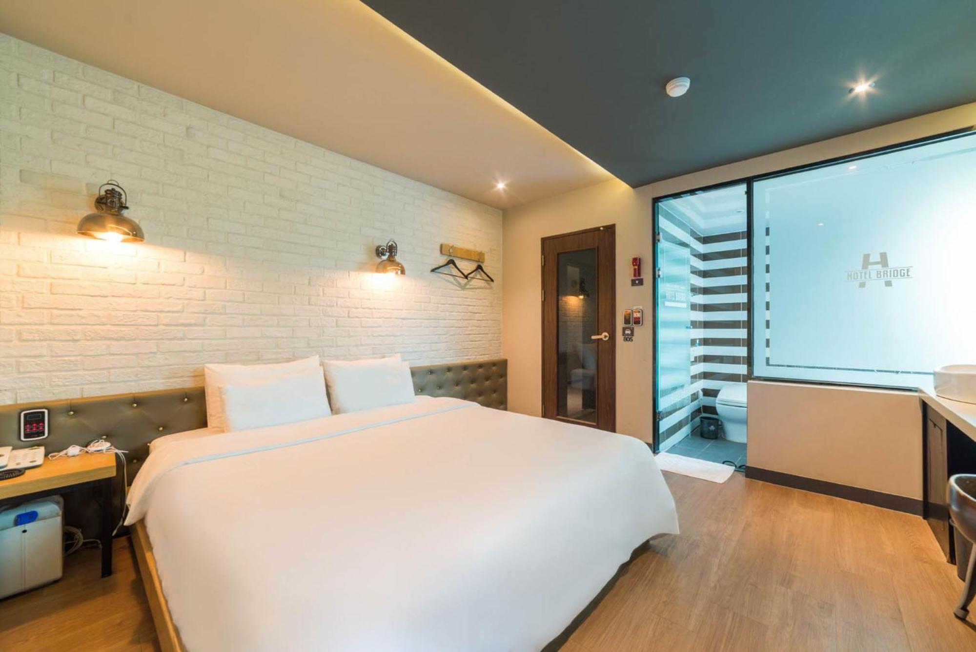 Hotel Bridge Пусан Екстериор снимка