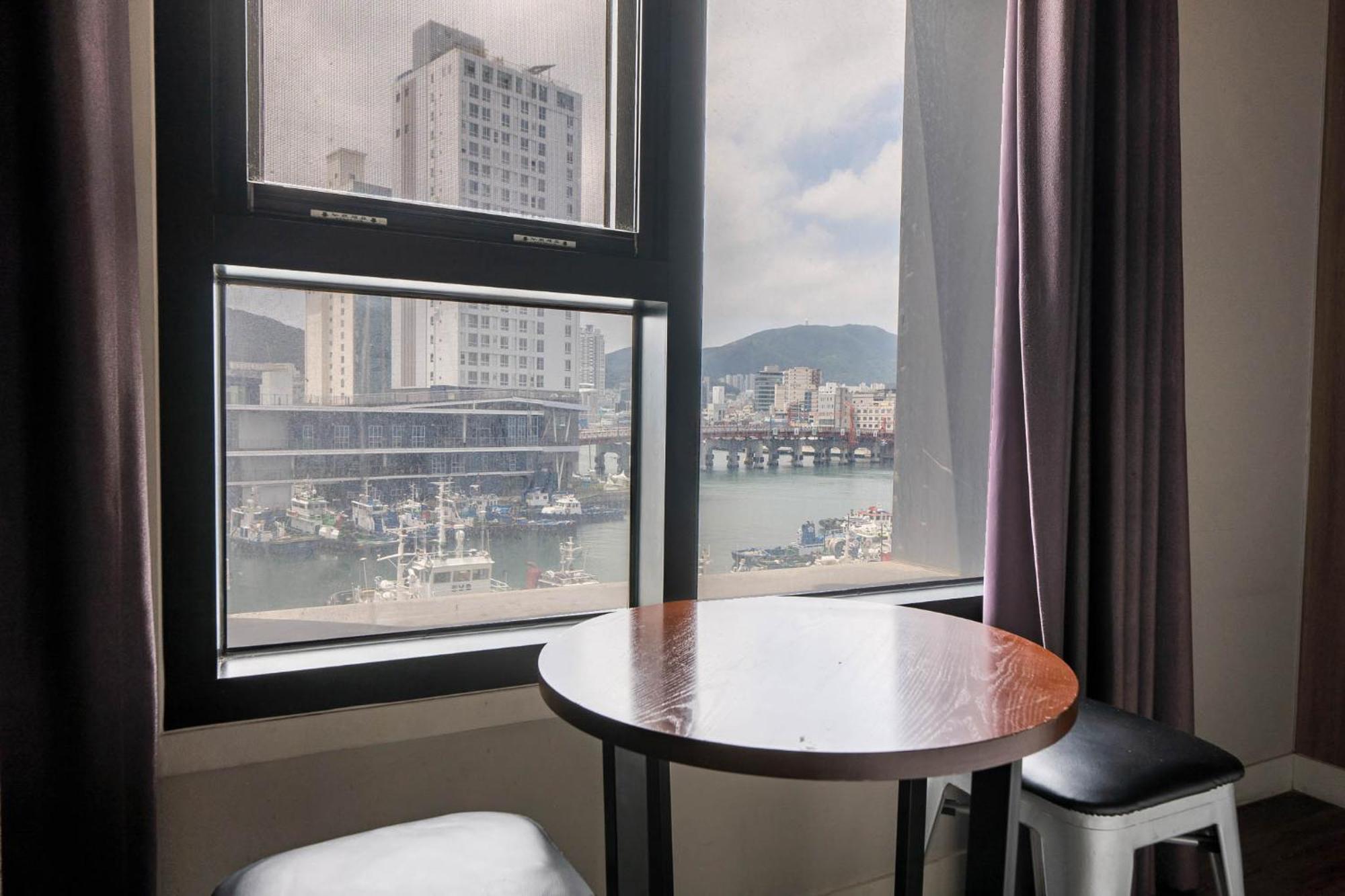 Hotel Bridge Пусан Екстериор снимка