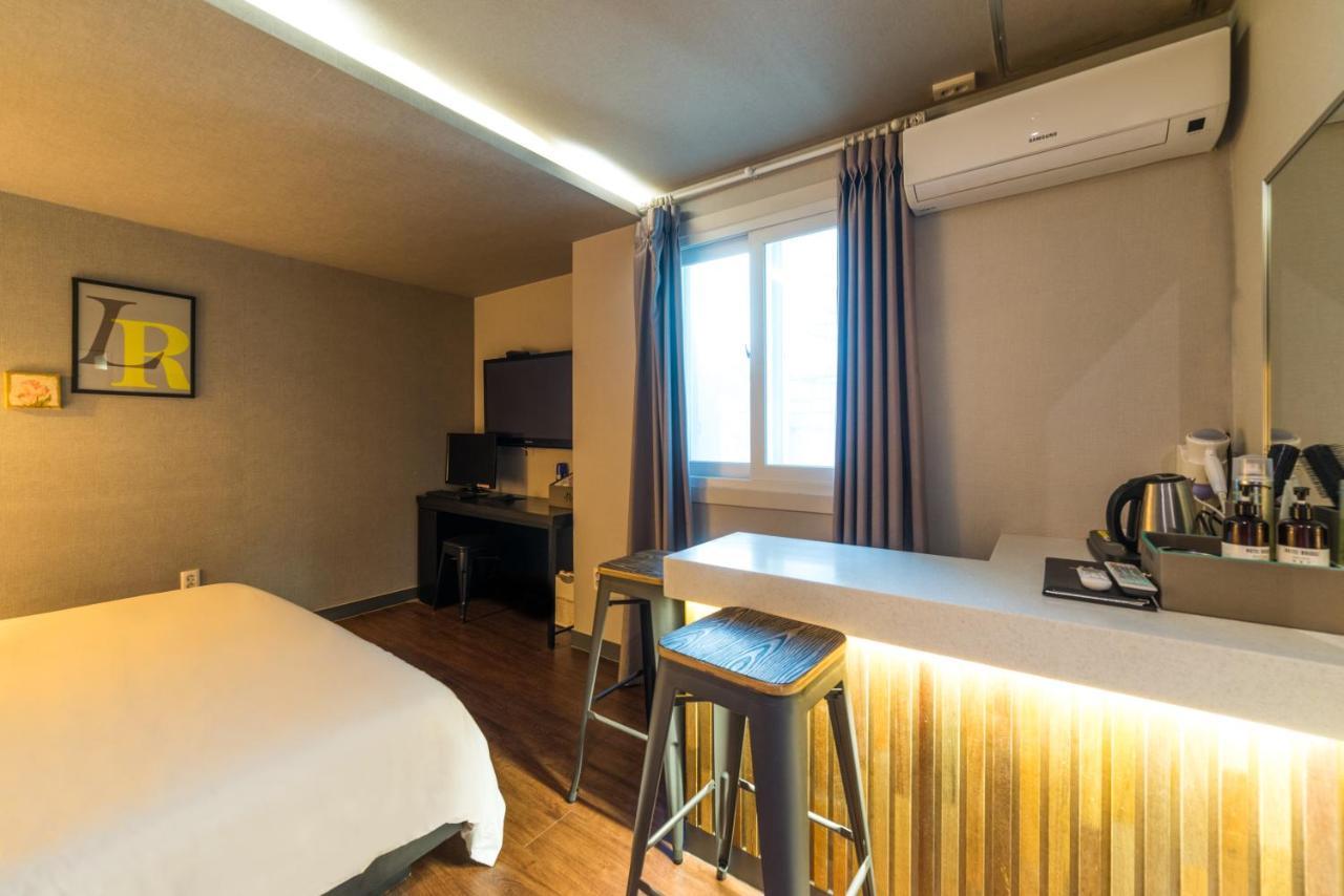 Hotel Bridge Пусан Екстериор снимка